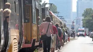 Mężczyzna uderzył głową w tramwaj