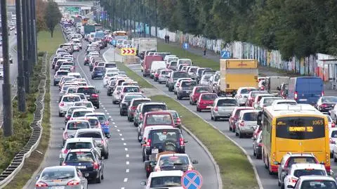 Pijany wjechał w bariery. Gigantyczny korek na Puławskiej