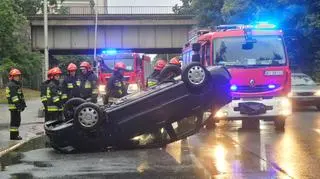  Dachowanie auta na Wybrzeżu Kościuszkowskim 