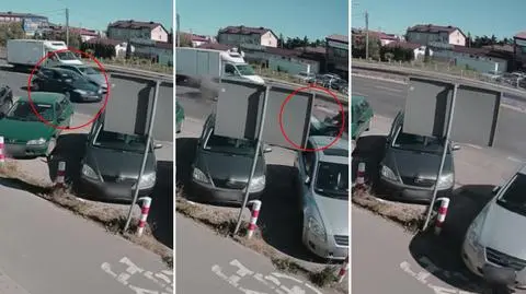 Zjechał z drogi, wpadł w zaparkowane auta. Ucierpiały trzy osoby. Nagranie