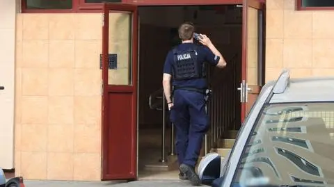 Atak nożem w bloku, poszkodowany zmarł w szpitalu. Policja zatrzymała brata ofiary