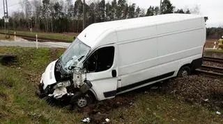 Zderzenie busa i pociągu w pobliżu Piotrkowic