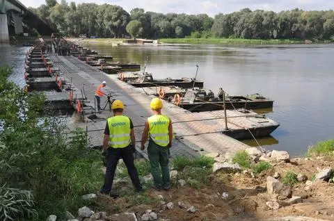 Od wtorku Wojsko Polskie buduje przeprawę przez Wisłę 