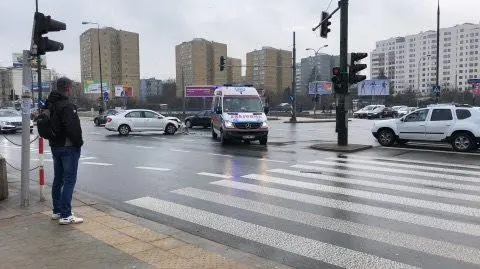 Wypadek w alei Niepodległości. Jedna osoba ranna