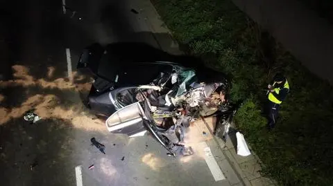 Wypadek z udziałem nietrzeźwego kierowcy. "Z samochodu wypadł silnik oraz fotelik dziecięcy"