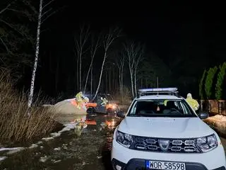 Działania strażaków na terenach zagrożonych powodzią