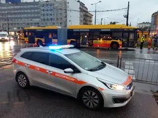 Autobus zablokował przejazd przez plac Zawiszy