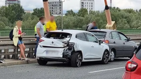 Zderzenie trzech aut na moście Siekierkowskim