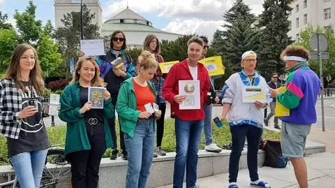 Happening aktywistów przed Sejmem