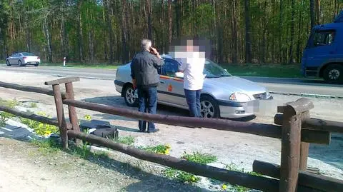 Napadli na taksówkarza i poszli na piwo 400 metrów dalej