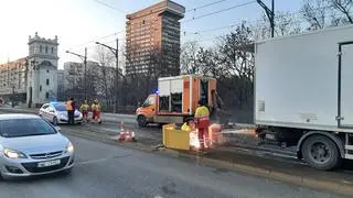 Na moście Poniatowskiego pękła szyna 