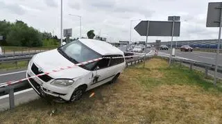 Skoda na barierkach przy trasie S8