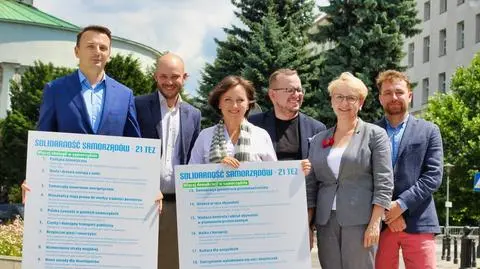 21 tez aktywistów. "Trzeba dokonać radykalnej demokratyzacji"