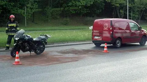 Motocykl uderzył w renault