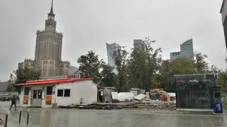 Budy zniknęły z działki przy placu Defilad