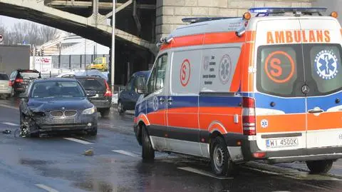 Zderzenie na Wale Miedzeszyńskim. "Dacia zajechała drogę"