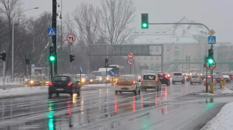 Śnieg padał, pada i będzie padać. "Ulice czarne, ale ślisko" 