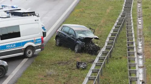 Wypadek na A2: jedna osoba nie żyje, pięć rannych, w tym dzieci. "Jeden z kierowców jechał pod prąd"