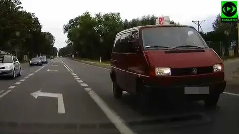 Wyprzedzał, zobaczył, że jedzie wprost na inne auto