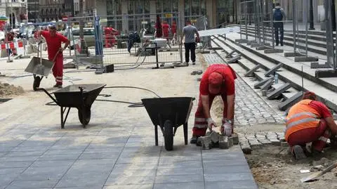 Zobacz, jak zmienia się plac Powstańców 