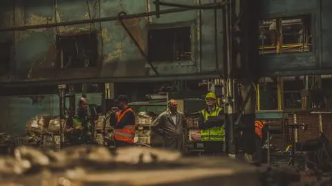 Symfonia na traktory i wspomnienia. Pracownicy ożywili upadłą fabrykę