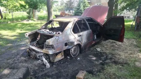 Auto w ogniu w pobliżu Dworca Wschodniego