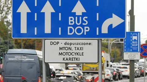 "Korki na Puławskiej nawet w sobotę". Drogowcy: po uruchomieniu buspasa o jedną trzecią mniej aut 