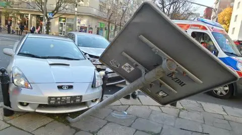 Utrudnienia na Kruczej. Zderzyły się dwa samochody