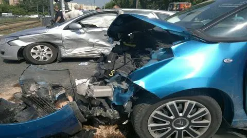 Citroen i hyundai zderzyły się na skrzyżowaniu