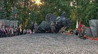 Cmentarz Powstańców Warszawy na Woli podczas obchodów 65. rocznicy wybuchu Powstania Warszawskiego
fot. TVN 24