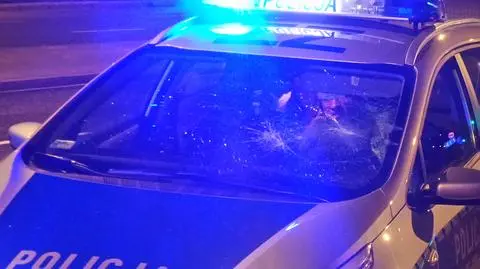 Obrażali policjantów, zniszczyli radiowóz. Dwie osoby zatrzymane