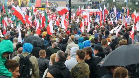 Nawoływali do nienawiści na marszu? Policja ustaliła wizerunki 9 osób