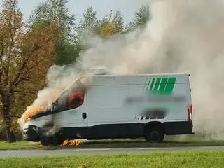 Pożar busa na ulicy Drewny