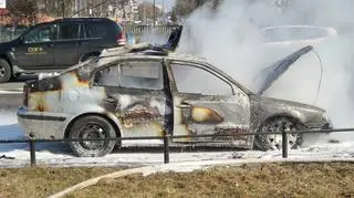 Pożar samochodu na ulicy Stawki