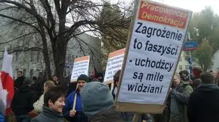 Uczestnicy marszu zbierają się przy ulicy Stawki