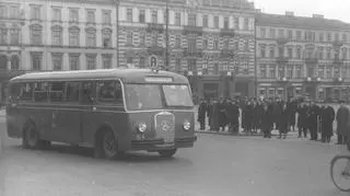 Autobus marki Mercedes na pl