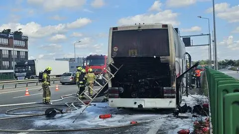 Pożar autobusu z dziećmi na trasie S8