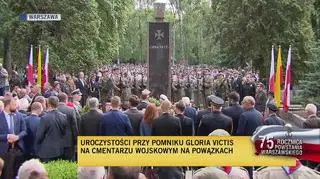 Hołd powstańcom przed pomnikiem Gloria Victis