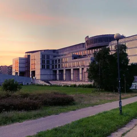 Niedokończony biurowiec zmieni właściciela