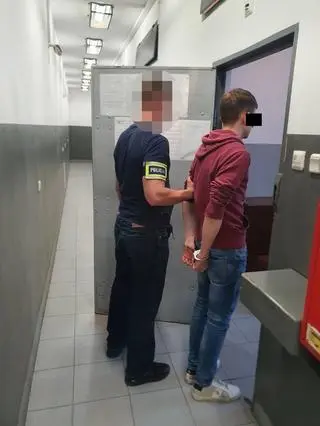 Policja zatrzymała dwóch mężczyzn podejrzanych o wymuszenie rozbójnicze