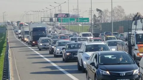 Ogromny korek na S8. Zderzyły się trzy auta