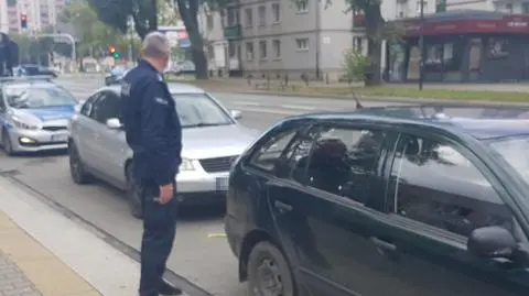 Nie mogli odpalić skradzionego auta, wzięli je na hol