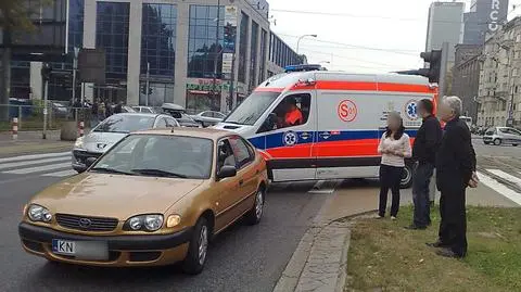 Starsza kobieta potrącona na pasach