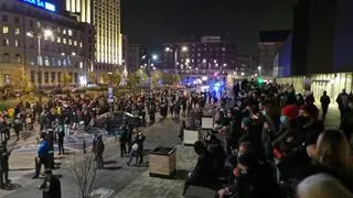 Protestujący na placu Powstańców Warszawy