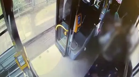 Pasażer autobusu kilka razy ugodzony nożem. Podejrzany o atak jest już w areszcie
