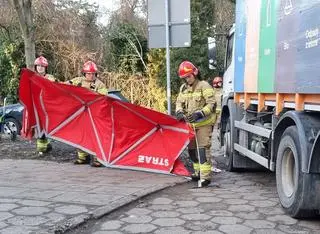 Śmieciarka potrąciła starszą kobietę