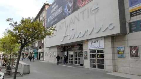 Napis "Atlantic" wraca na fasadę kina. Ale nie jest to neon z prawdziwego zdarzenia