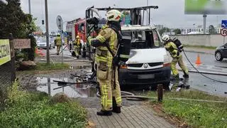 Pożar auta dostawczego z bateriami do rowerów elektrycznych 