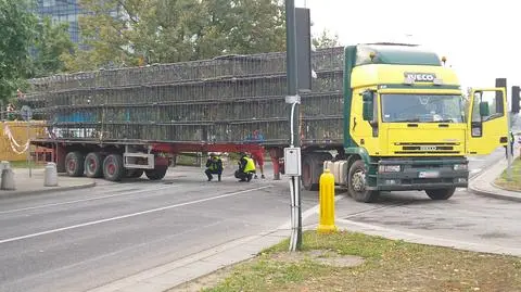 Poważny wypadek na Wołoskiej.  Kilka godzin utrudnień