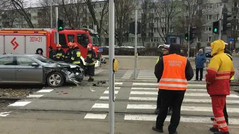 Auto zablokowało tory po zderzeniu z tramwajem na Rembielińskiej